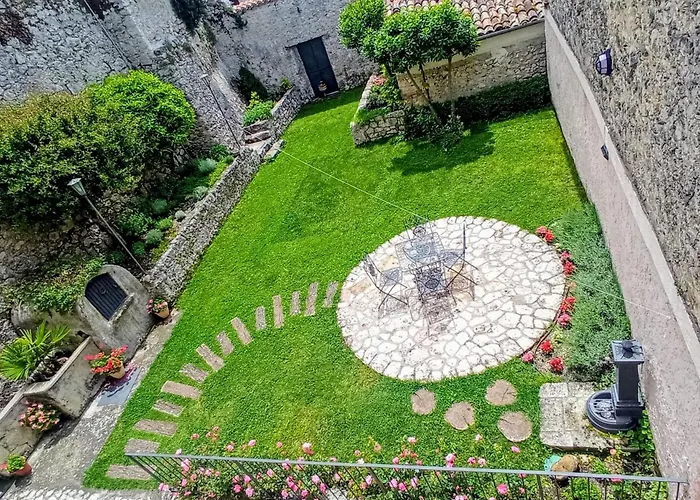 Il Falconiere
